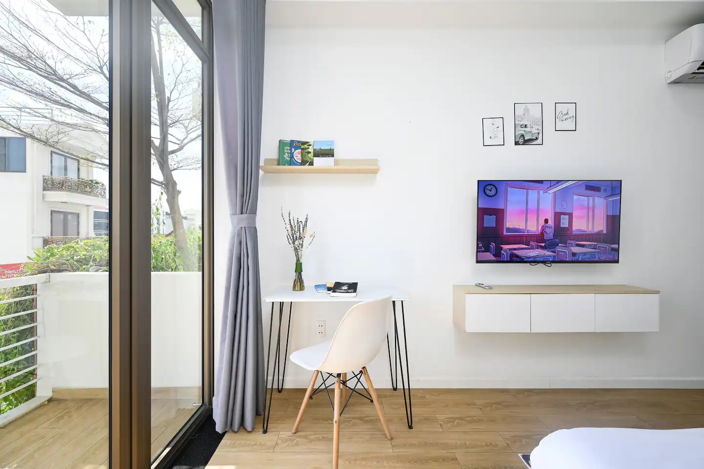 Studio 4.2 interior, photo 2 of 13